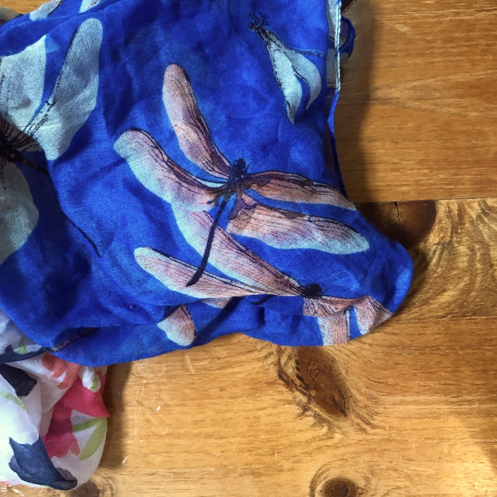 2 light weight infinity scarves